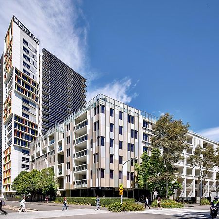 Meriton Suites Zetland Sidney Exterior foto The apartment complex at the former Olympic Village