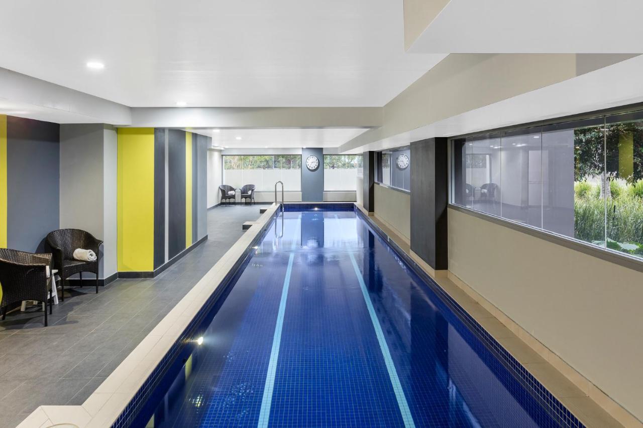 Meriton Suites Zetland Sidney Exterior foto The pool at the hotel