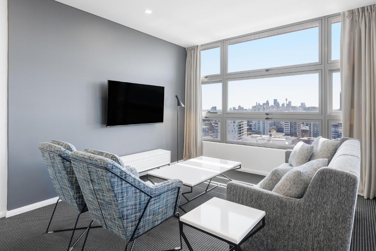 Meriton Suites Zetland Sidney Exterior foto The living room of a typical apartment