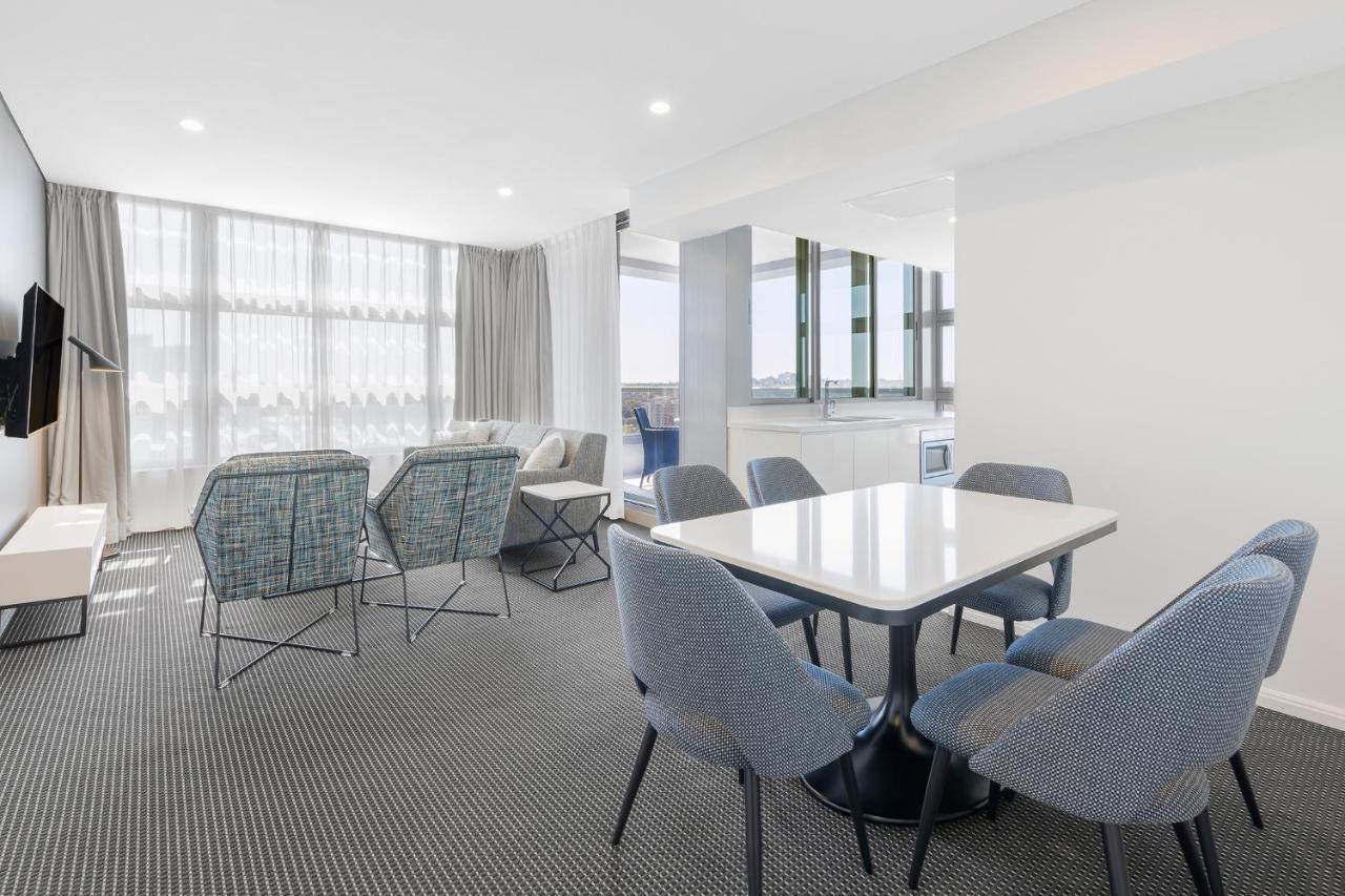 Meriton Suites Zetland Sidney Exterior foto The Club at The Standard East Village