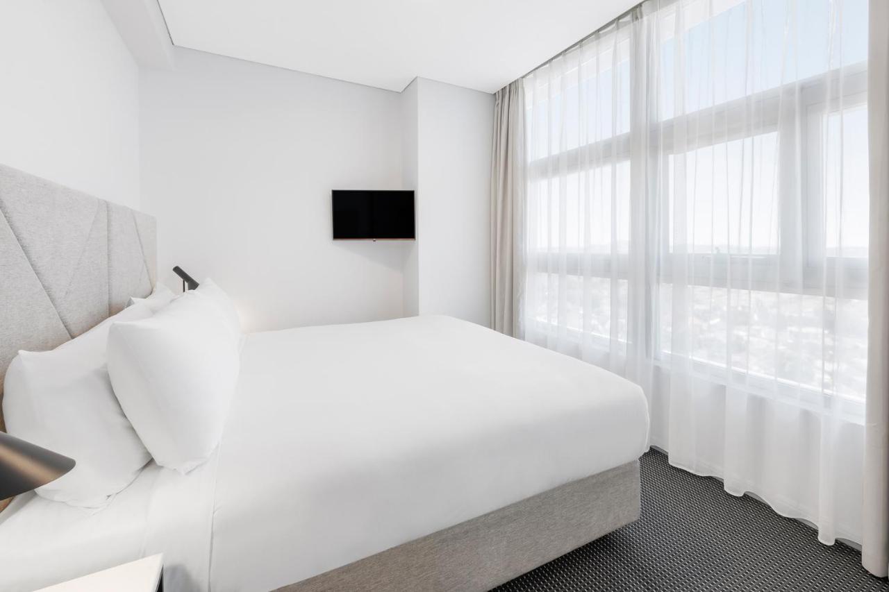 Meriton Suites Zetland Sidney Exterior foto A bedroom at the hotel