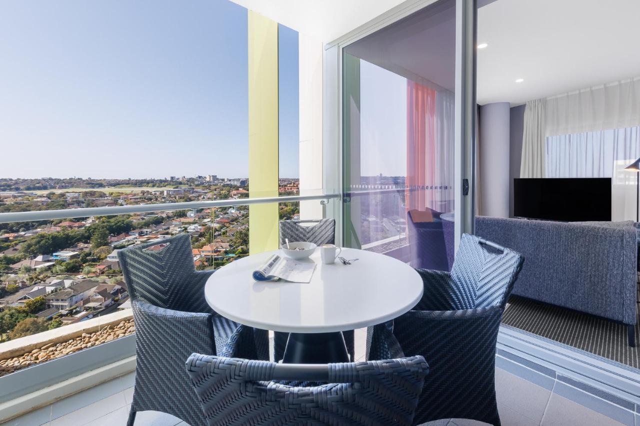 Meriton Suites Zetland Sidney Exterior foto The apartment balcony