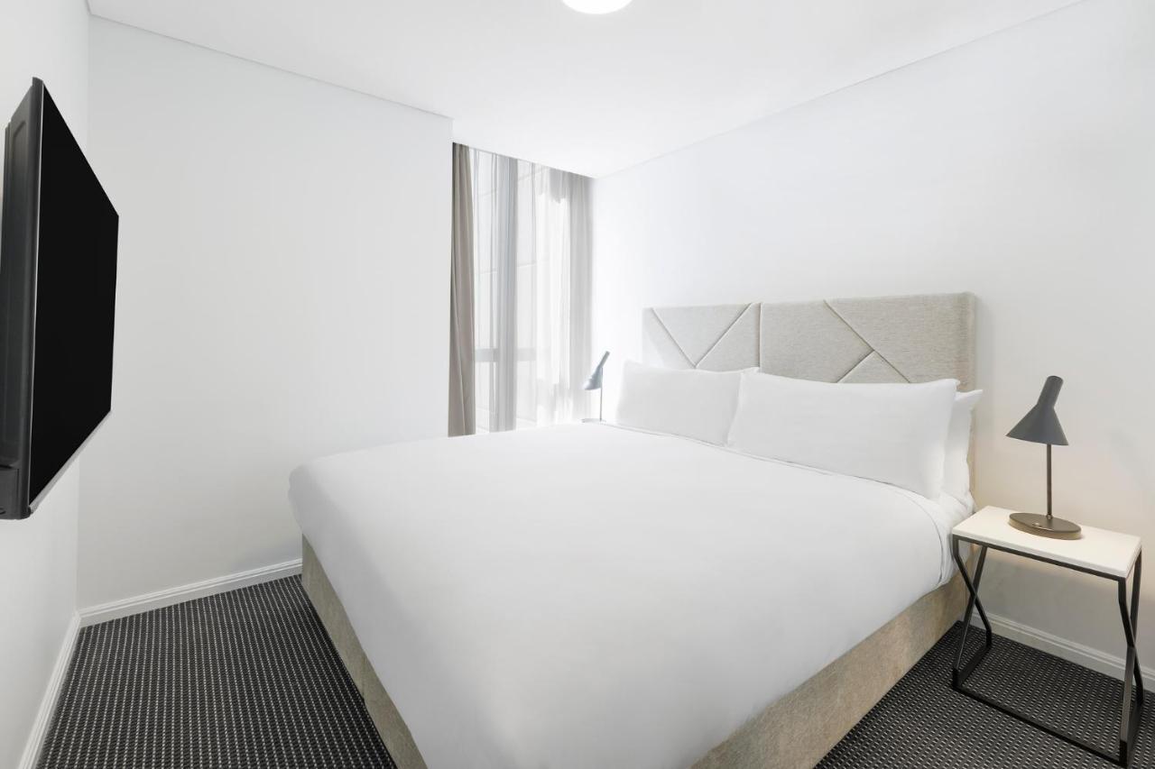 Meriton Suites Zetland Sidney Exterior foto A bedroom at the hotel