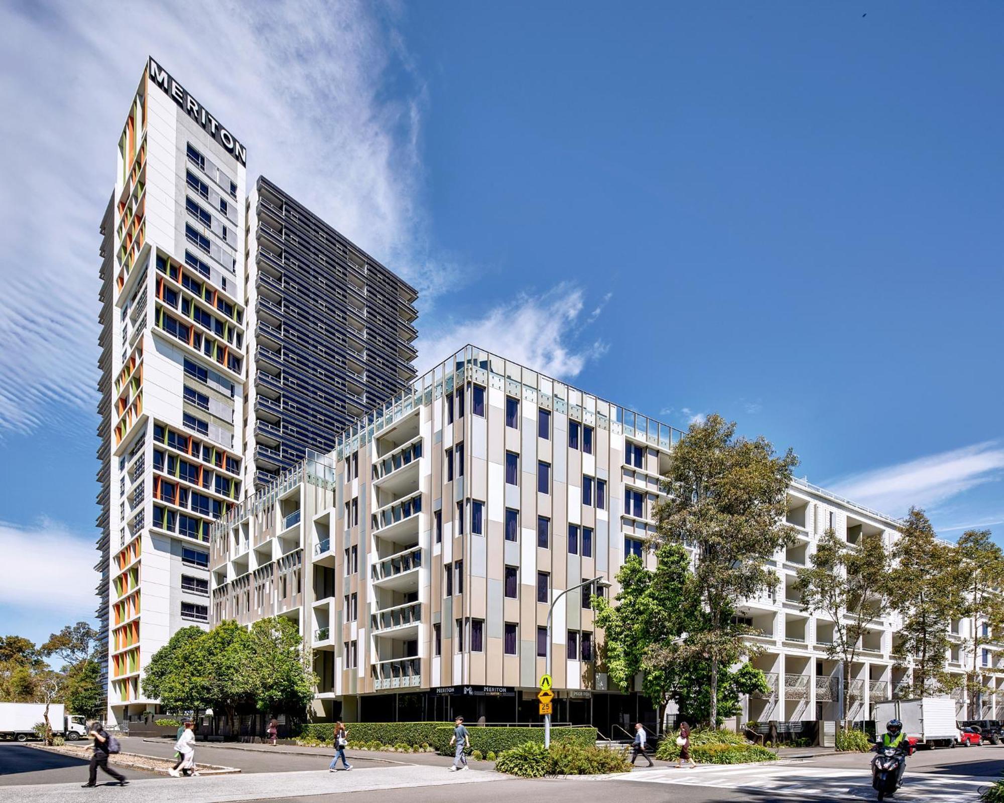 Meriton Suites Zetland Sidney Exterior foto The apartment complex at the former Olympic Village