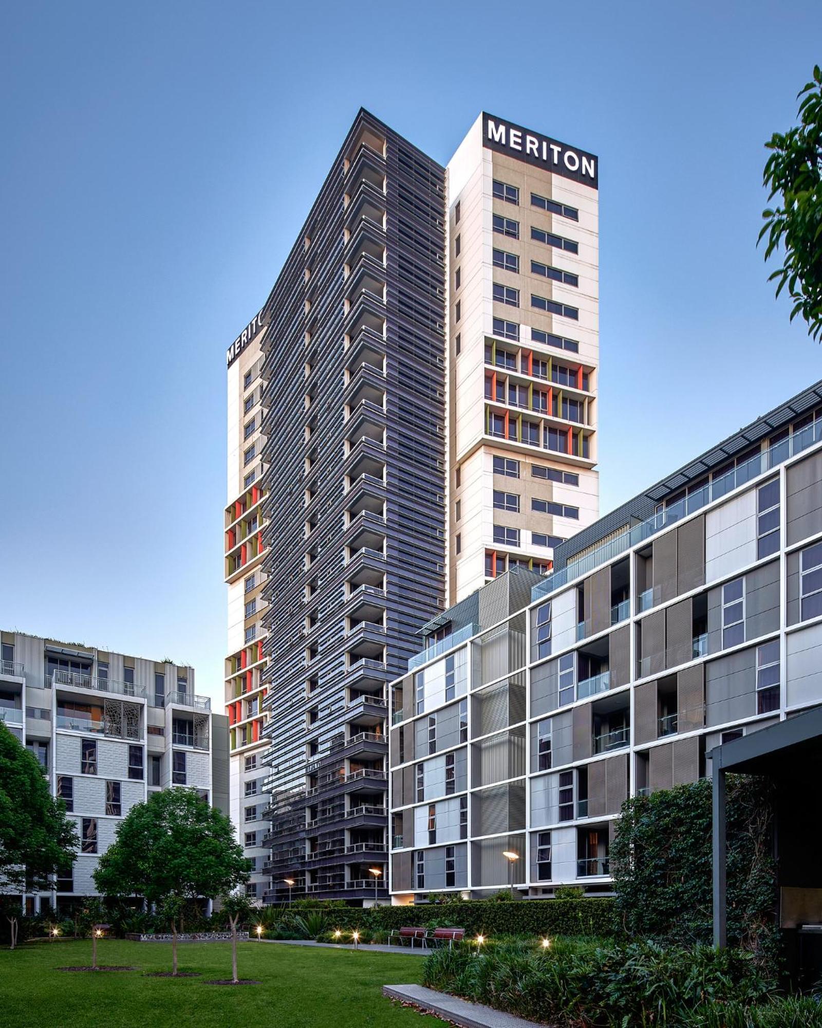 Meriton Suites Zetland Sidney Exterior foto The apartment building