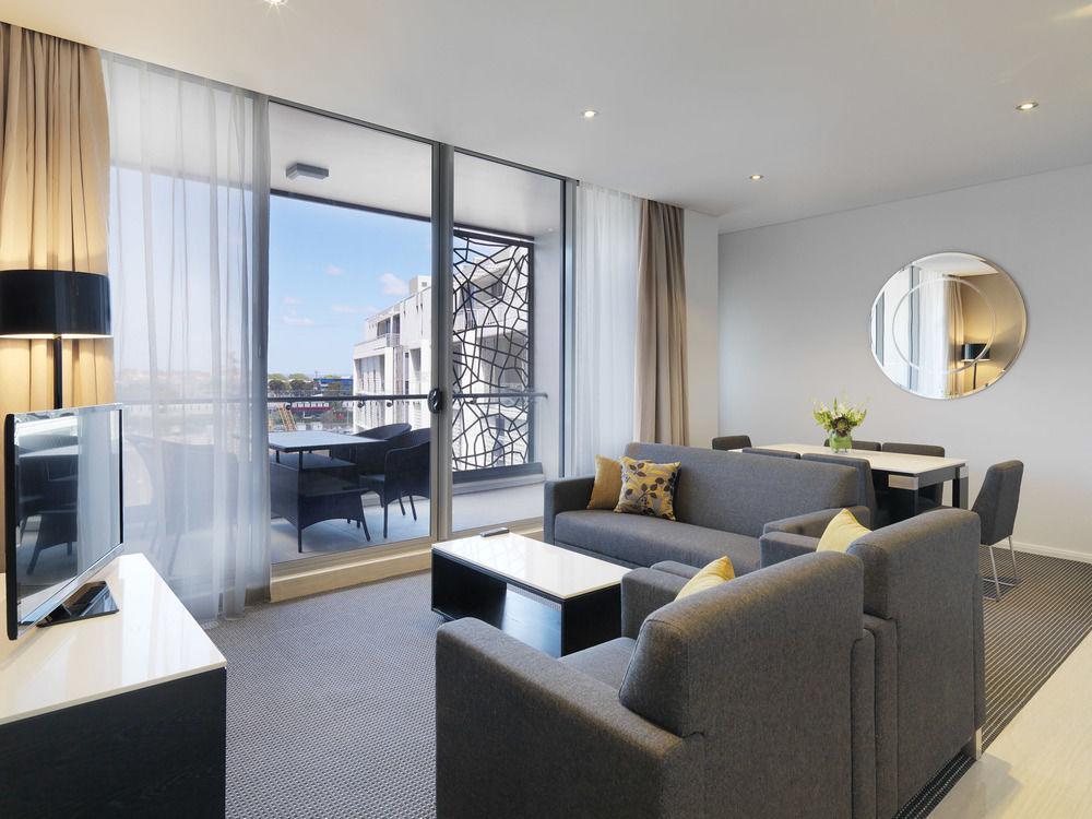 Meriton Suites Zetland Sidney Exterior foto A suite at the hotel