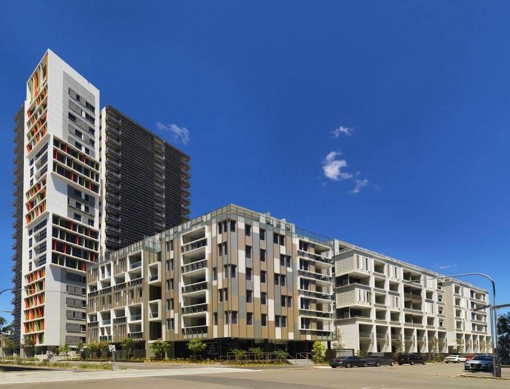Meriton Suites Zetland Sidney Exterior foto The apartment complex at the corner of the Esplanade and the Esplanade Causeway
